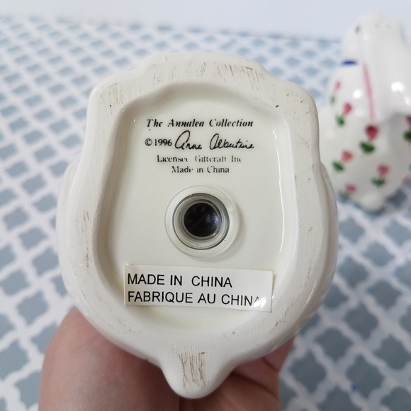 Bunny Rabbit Salt & Pepper Shaker - Picture 4 of 8